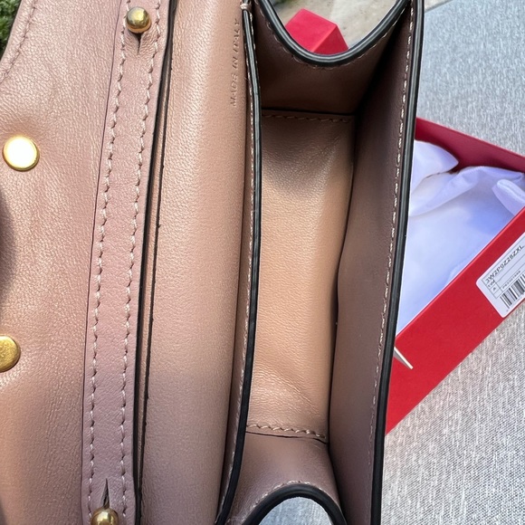 Valentino, leather micro V bag with Crossbody chain and top handle - Picture 6 of 16